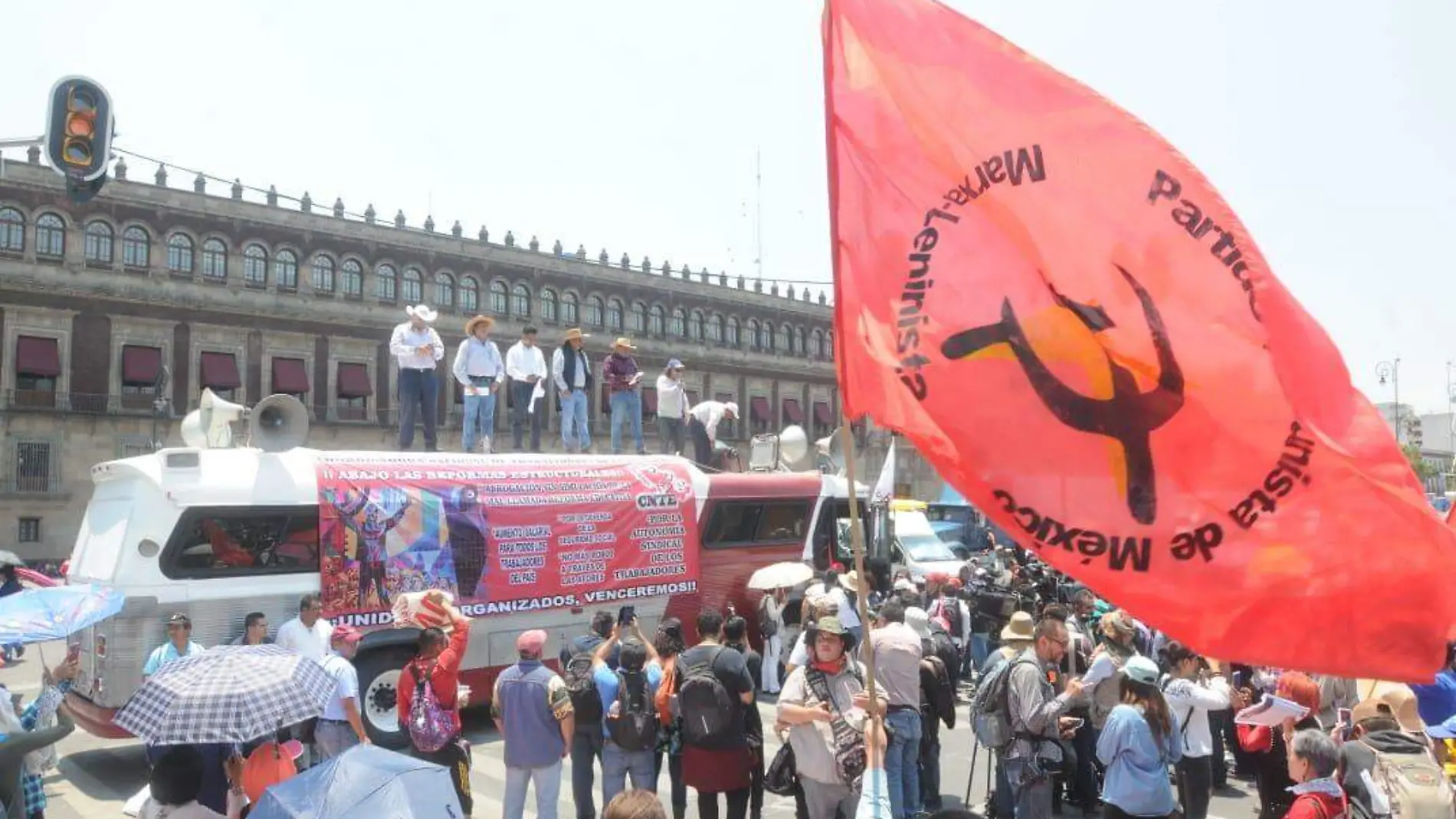 CNTE en el zócalo marcha de 1 de mayo Ernesto Muñoz El Sol de México